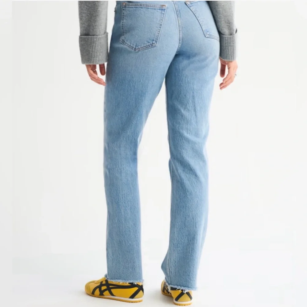 Abercrombie Ultra High Rise 90s Straight Jeans 28R NWT Raw Hem - Picture 6 of 10